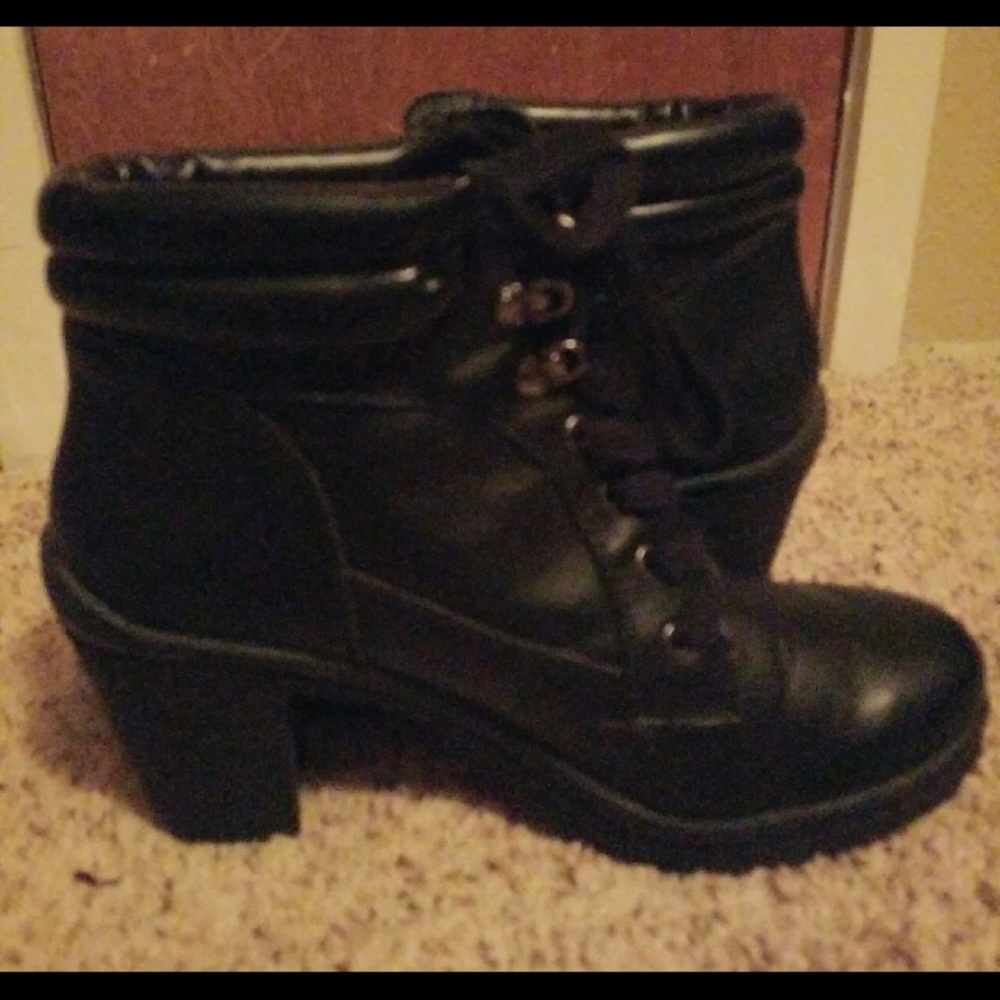 Women’s Joe Boxer heeled boots Size 11